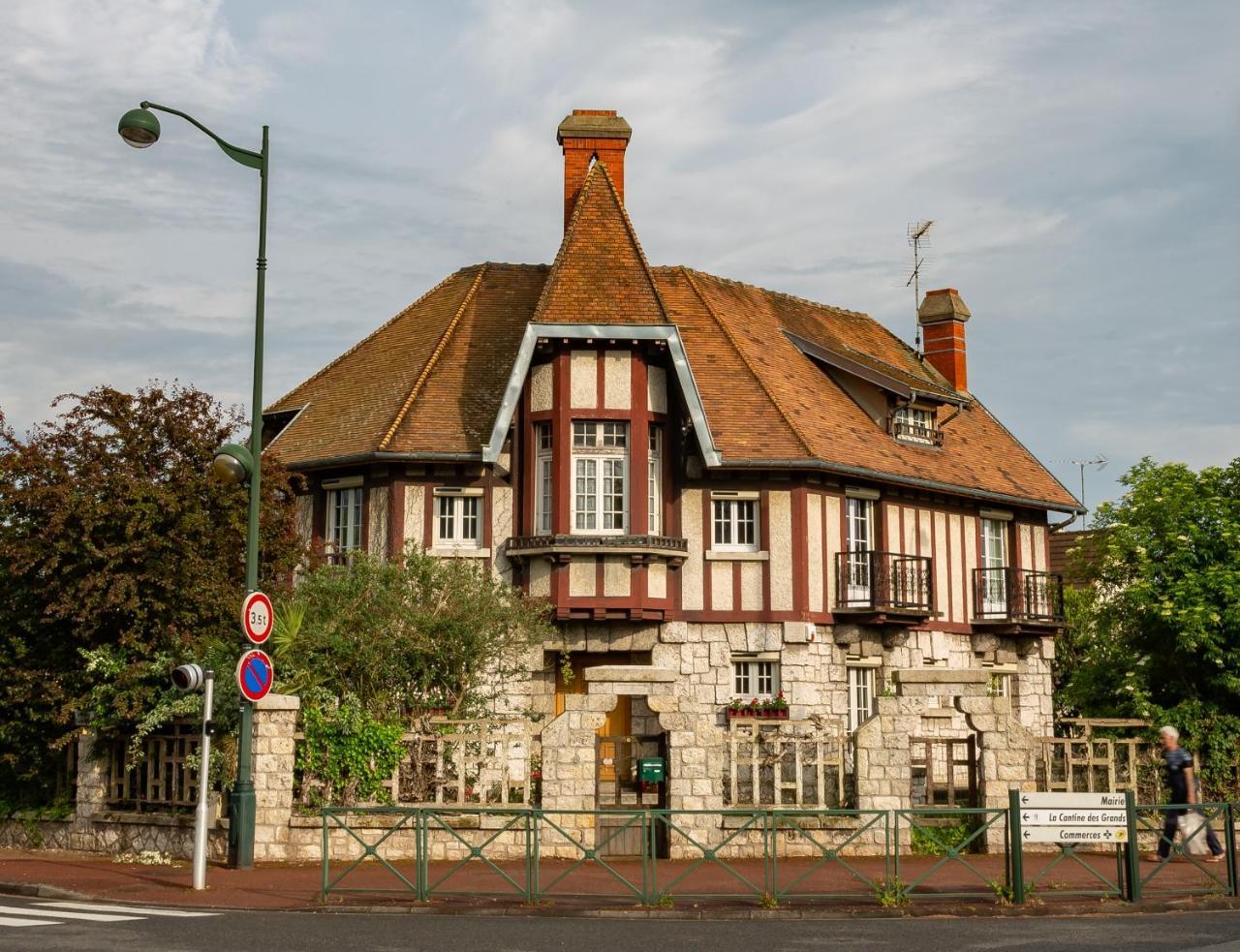 Apakabar Homestay - Proche Gare Melun, Parking Prive, Netflix La Rochette  Buitenkant foto